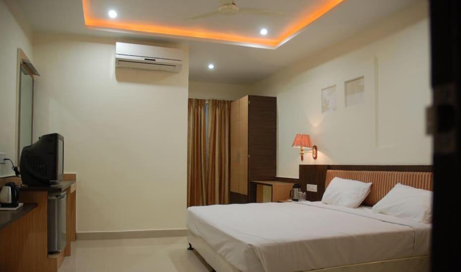 Hotel Sitara Royal Hyderabad Exteriör bild
